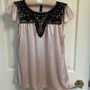 Vero Moda light pink Top with ruffle sleeve and embroidered details, small